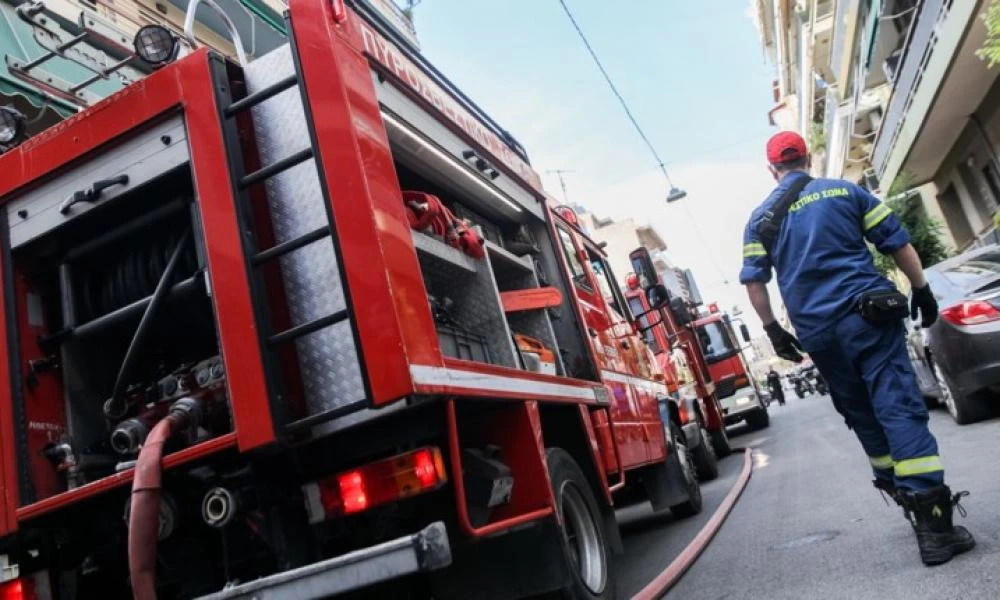 Έκρηξη στο κέντρο της Αθήνας - Καίγεται υποσταθμός της ΔΕΗ στη Μητροπόλεως